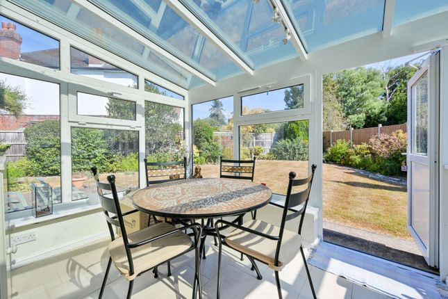 Buxton Drive, Coombe photo 4