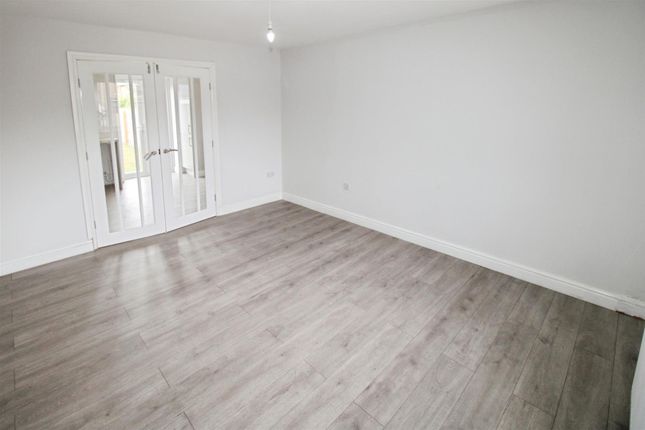 17, Sinclair Road, Bradford photo 2