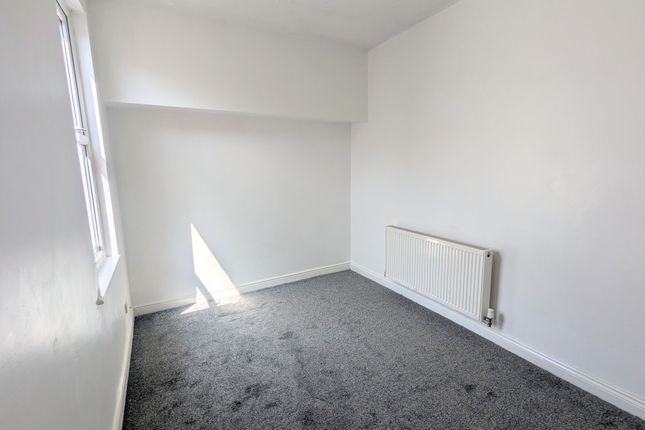 35, Darlington photo 3