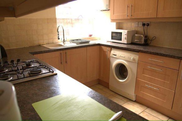 Shared accommodation to rent in Newhampton Road East, Wolverhampton