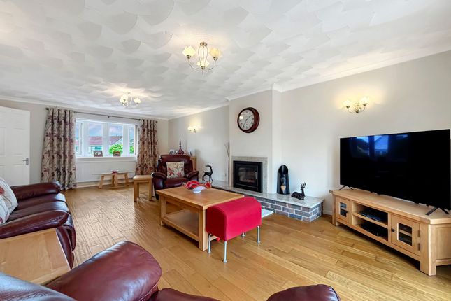 32 Ty Llwyd Parc, Treharris photo 3
