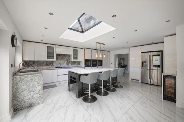 3, Woodstock Drive, Uxbridge photo 3