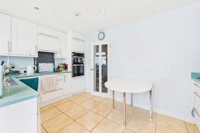 4 Woodlands Close, Stafford photo 3