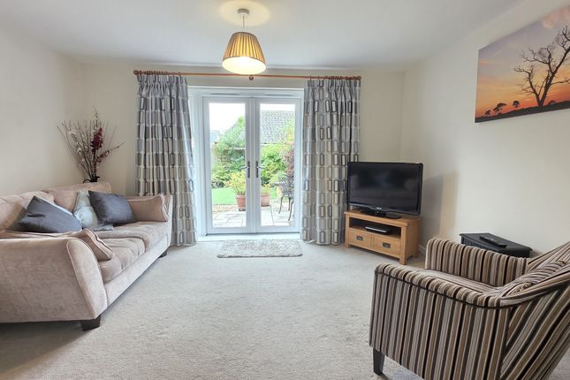 18, Cuckoo Close, Long Itchington photo 2