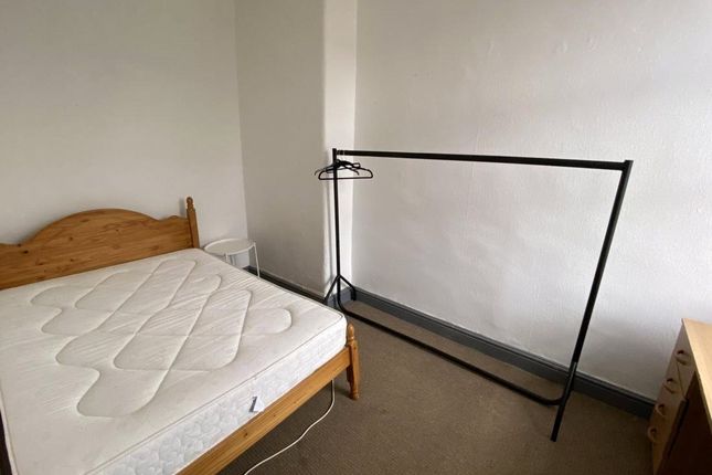 215, Thornton Road, Manchester photo 3