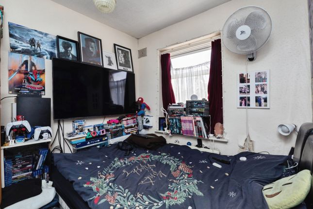 46, Cheriton Avenue, Ilford photo 4
