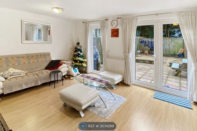 Bennett Close, Northwood photo 2