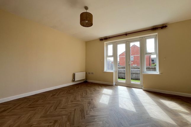 15, Drovers Close, Uttoxeter photo 4