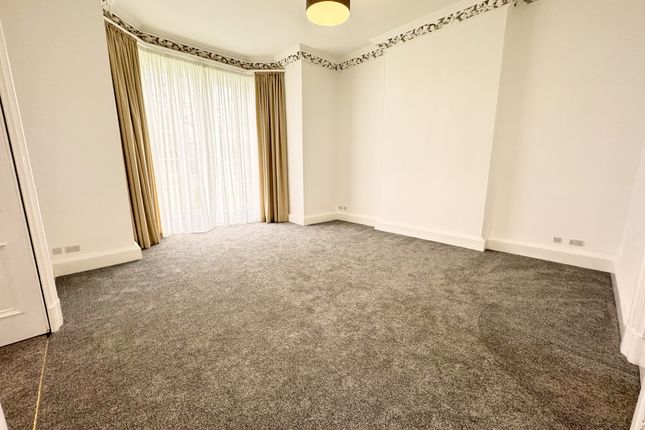Flat to rent in Tollcross Road, Glasgow