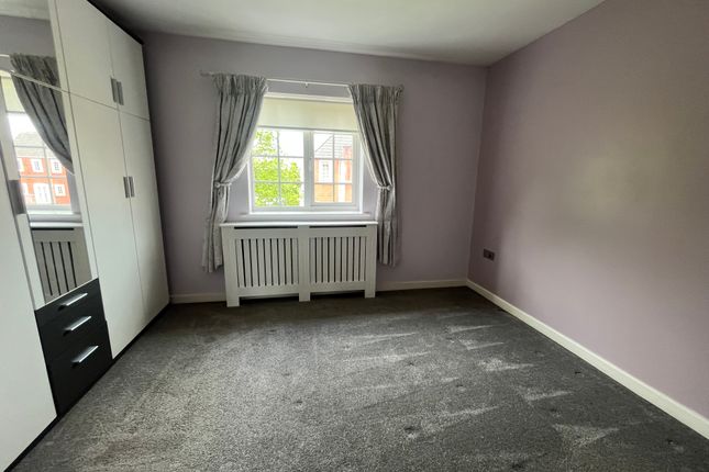 Town house to rent in Madison Avenue, Brierley Hill