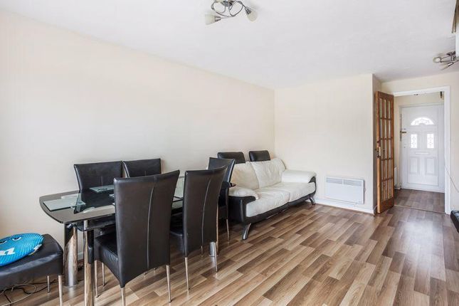 6, Primrose Close, Wallington photo 2