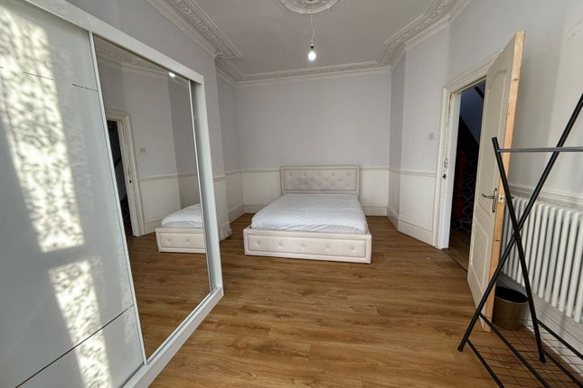 One Bed/Studio Flat Close To Ilford Station- Â£1250 Inclusive Bills