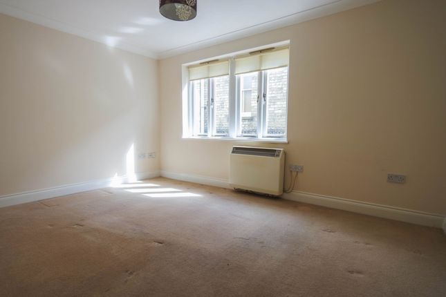 Flat to rent in Kneesworth Street, Royston, Hertfordshire