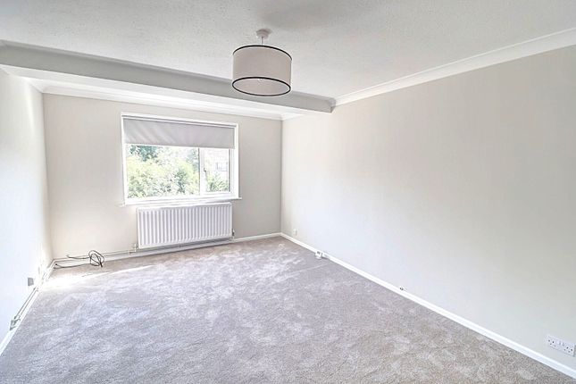 12B Oakengrove Court,, Oakengrove Road, High Wycombe photo 4