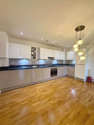 Flat-16 Regents Lodge, Porters Way, West Drayton photo 3