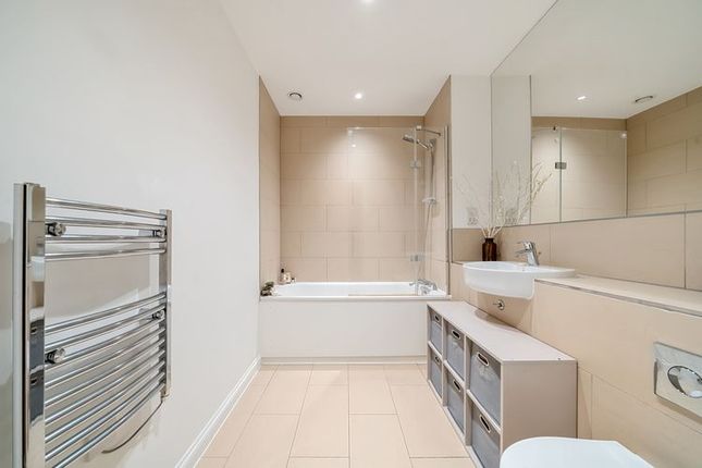 Flat for sale in Concord Court, Chiswick, London
