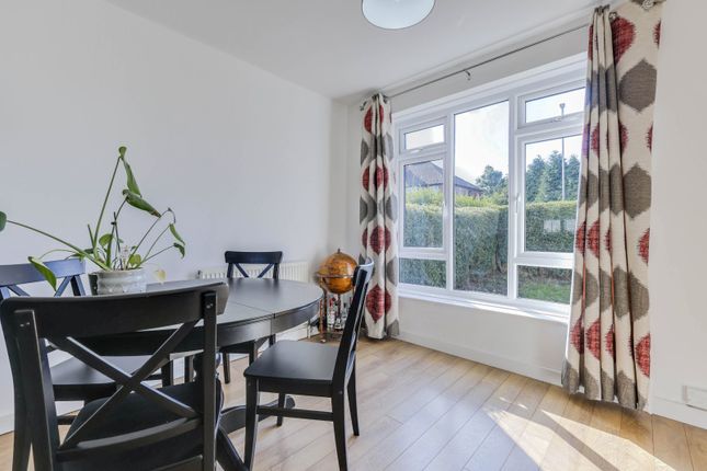 16, Moor Grange Drive, West Yorkshire photo 4
