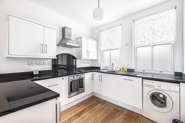 Thumbnail Terraced house to rent in Cable Street, Shadwell, London