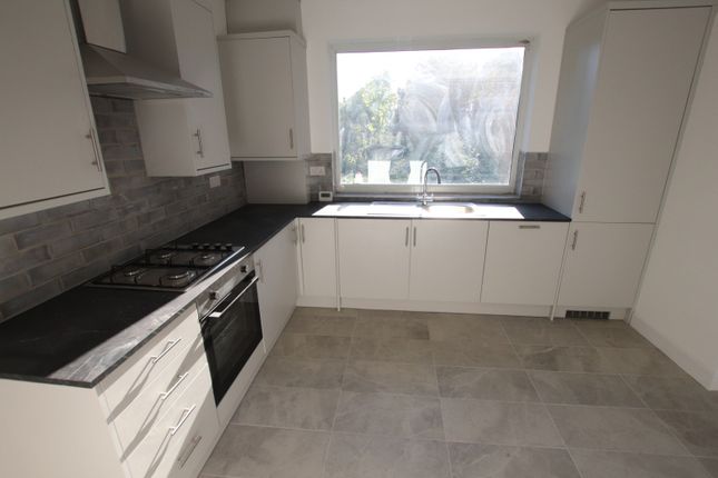 10 Ridgeway Road, Isleworth photo 3