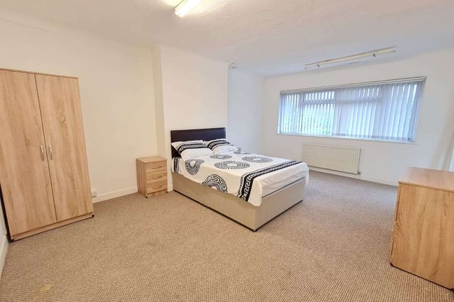 Shared accommodation to rent in Chertsey Lane, Staines