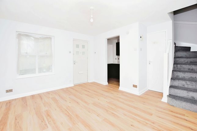 34, Longfellow Way, London photo 3