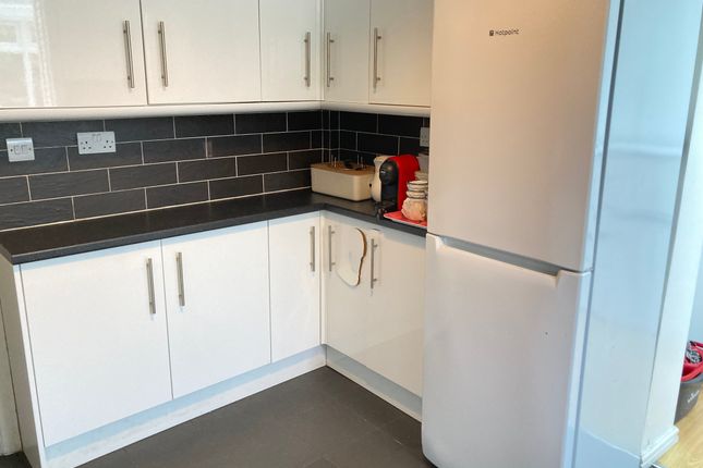 Semi-detached house to rent in Very Near Lillian Avenue Area, Acton Town