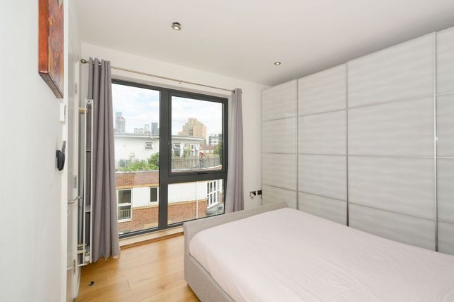 Flat for sale in Benyamin Apartments, London