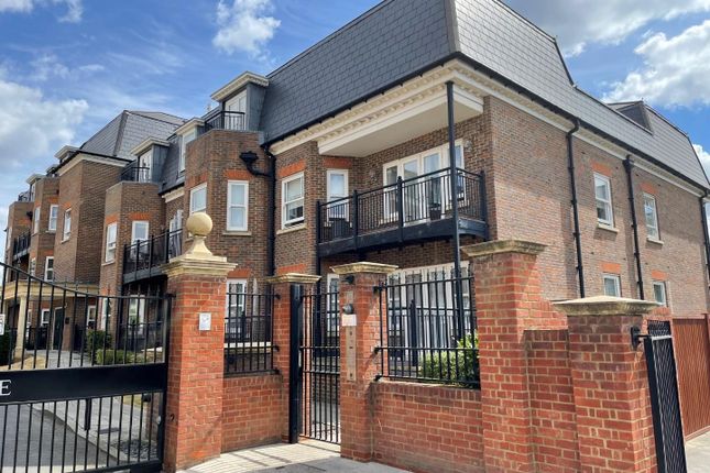 Flat to rent in Marian Gardens, Bromley