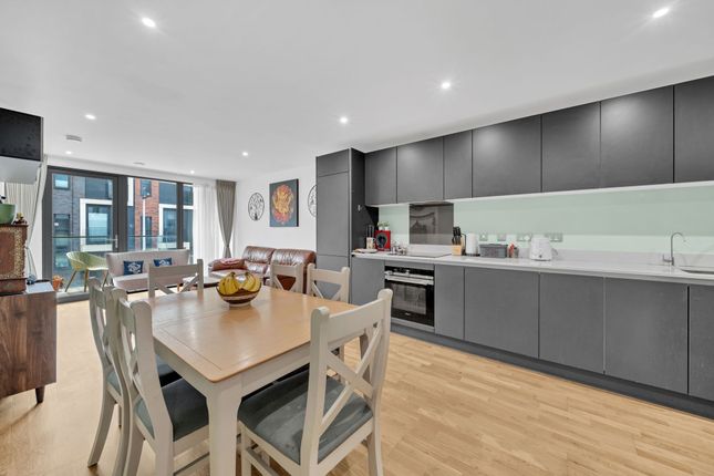 Flat 207, 14 Hawthorne Crescent, London photo 4