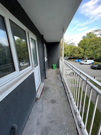 21, Lockett Gardens, Salford photo 4