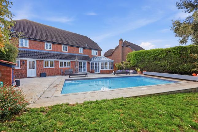 58 The Chase, Seven Arches Road, Brentwood photo 3