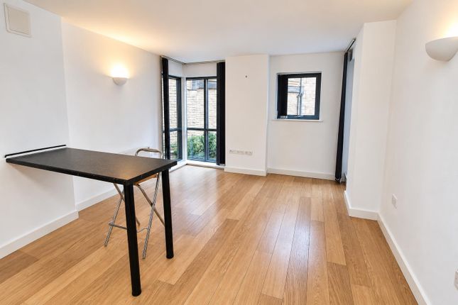 10 Waterloo Court, Leeds photo 3