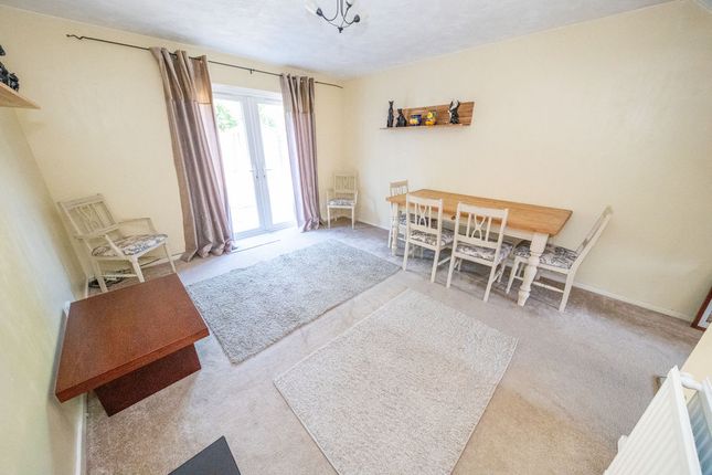 8, Amethyst Grove, Waterlooville photo 2