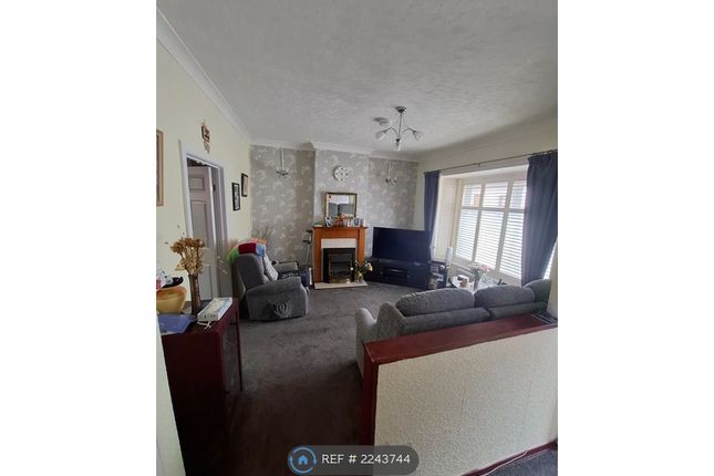 2-bed house on Oakfield Terrace, Llwynyppia, £795/mo