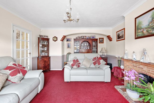 65 Dee Way, Romford photo 4