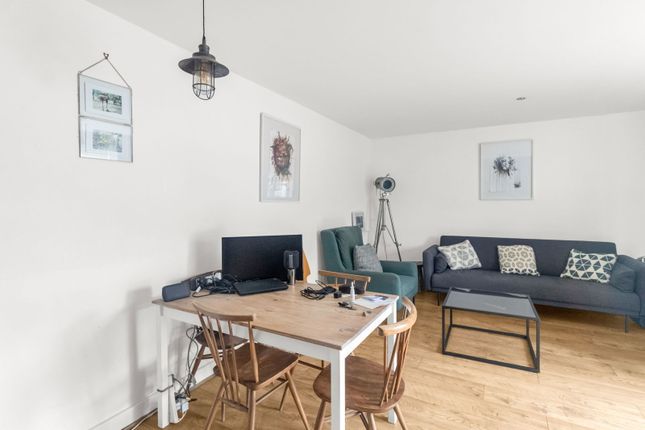 136, Barrier Point Road, London photo 4