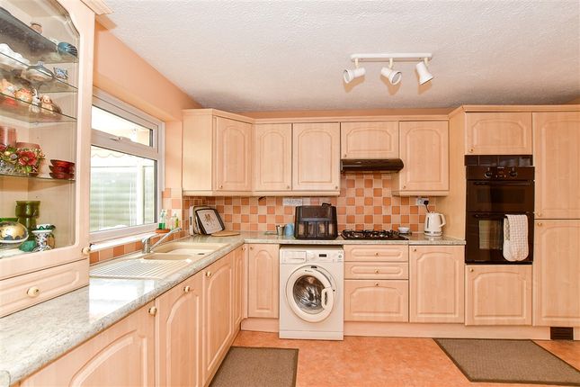 Corner Farm Road Staplehurst, Tonbridge photo 4