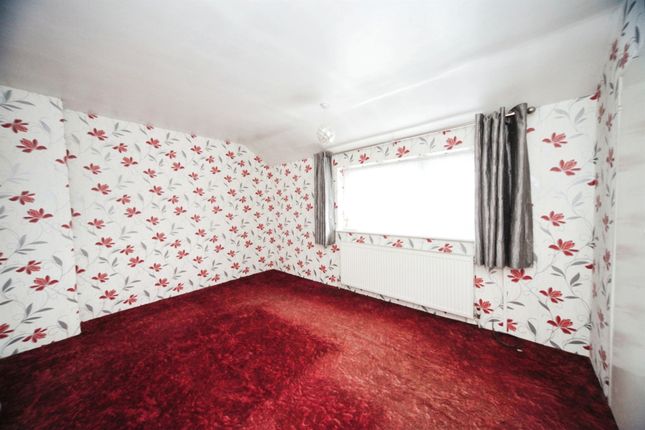 Terraced house for sale in Chesford Road, Luton