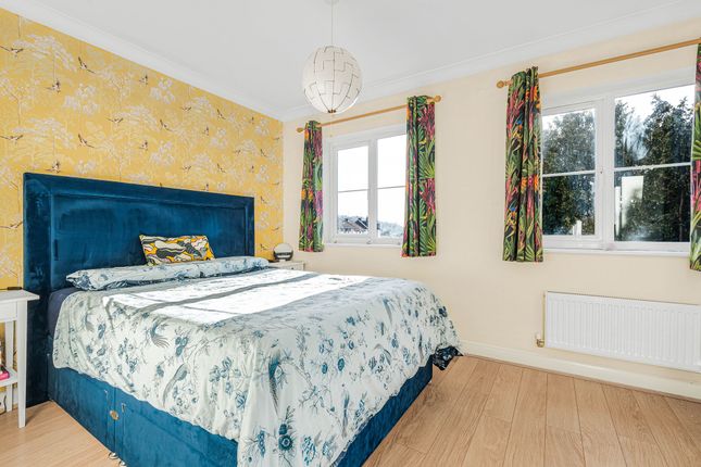 6 Plomer Hill, High Wycombe photo 4