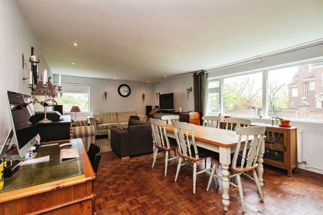 Flat for sale in Bridlemere Court, Newmarket, Suffolk