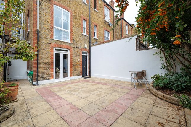 Flat for sale in Chiddingstone Street, London