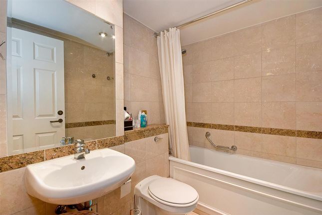 Flat for sale in Regents Plaza Apartments, Greville Road, London