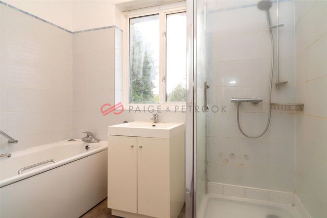 6, Frobisher Close, Pinner photo 4