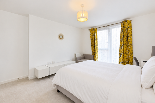 Flat 145, Chamberlain Court, London photo 2