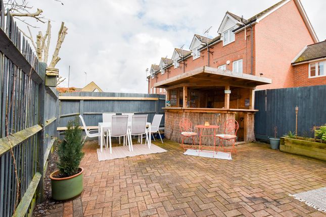 Flat for sale in Garden Court, Wouldham, Rochester