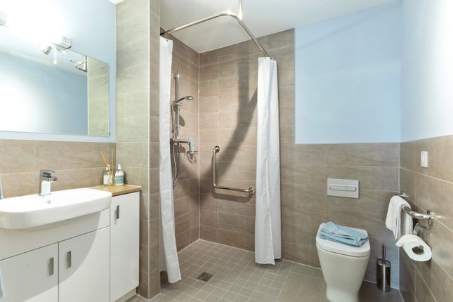 Show Apartment Shower Room