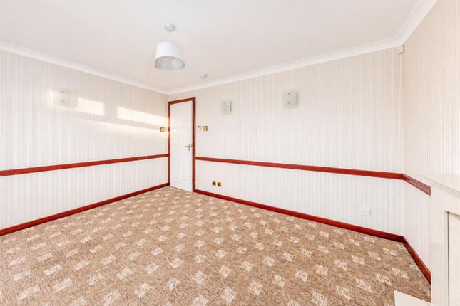37, Hawick Drive, Dundee photo 4