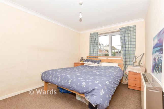 13, Oak Tree Close, Marden photo 5