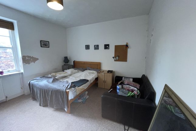 13a Flat 2, St. Johns Square, Wakefield photo 4