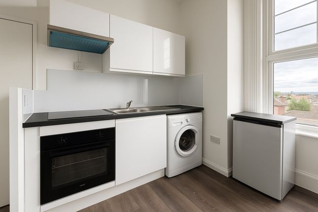 7 Flat 5, Emanuel Avenue, Acton photo 3